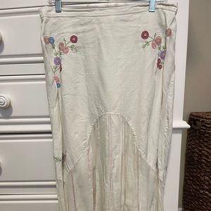 Long skirt with embroidered flowers